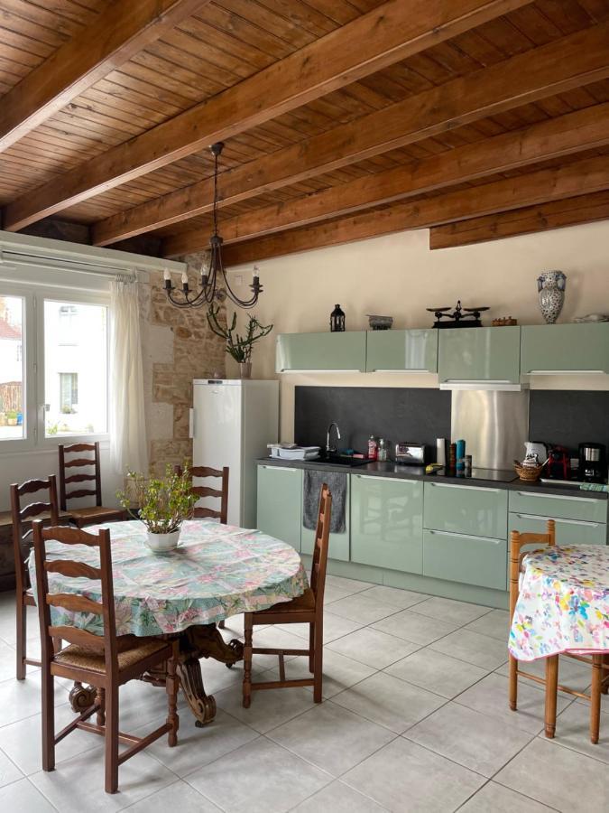 Chez Sarah - L'Escapade Bed and Breakfast Javerlhac-et-la-Chapelle-Saint-Robert Exteriör bild